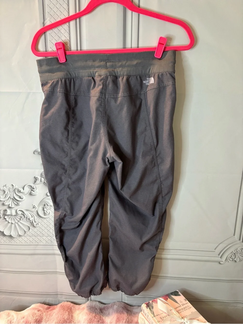 The North Face Women’s Gray Ruched Crop Capri Drawstring Joggers, Size Medium